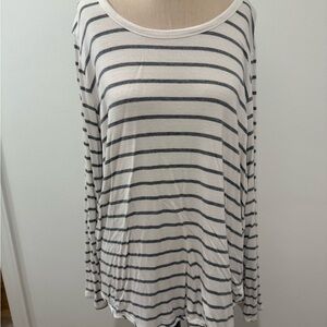 Market & Spruce. 2x. White/grey Striped Long Sleeve Top. Rayon Blend.